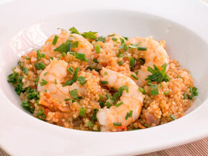 receta rica y fÃ¡cil de quinoa con gambas y verduras